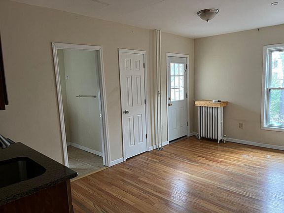 2nd image of 302-304 Quail St #4