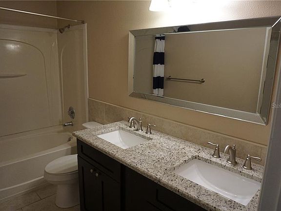 3rd image of 919 N Amelia Ave