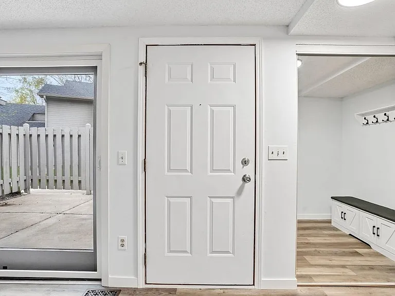 18669 Clear View Ct — Photo 11