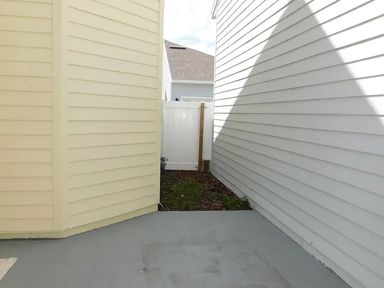 5156 NW 21st Dr — Photo 13