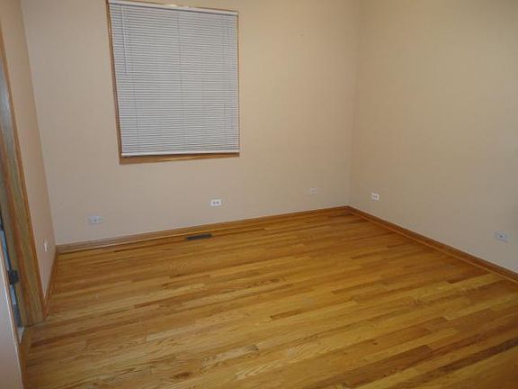 3rd image of 1319 W Belmont Ave #1N