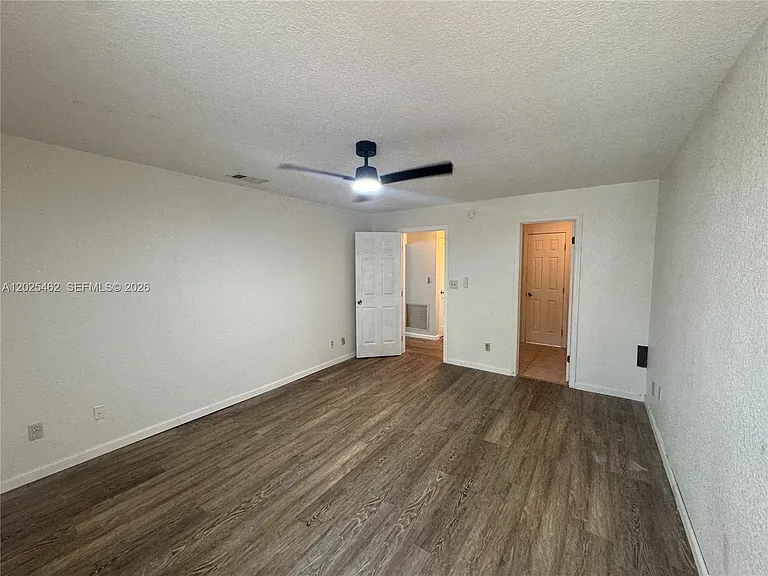 823 NE 19th Ave #13 — Photo 14