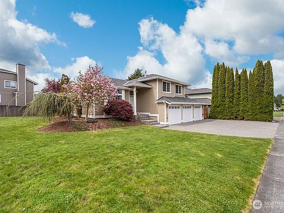 3rd image of 1728 Amber Boulevard