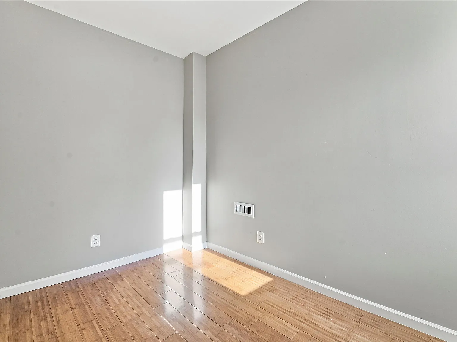 1551 North Allison Street - 1 — Photo 2