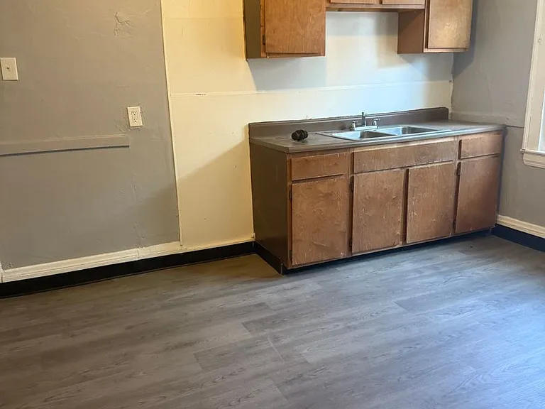 12506 Union Ave — Photo 12
