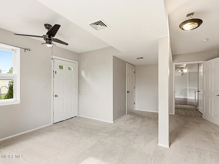1029 Lucy Ln — Photo 15