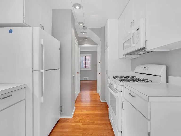 4306 Alton Pl NW — Photo 17