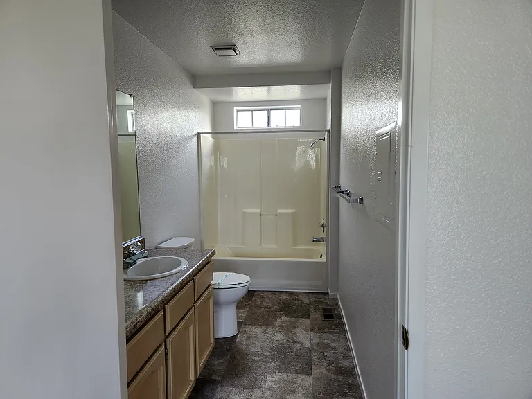 River Knolls Apartment — Photo 48