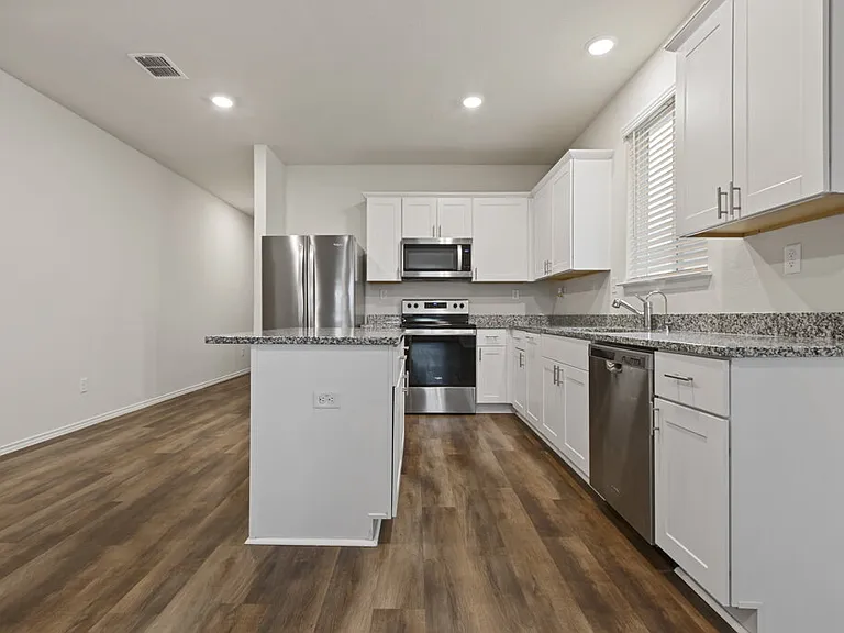 440 Lynwood Gold — Photo 8