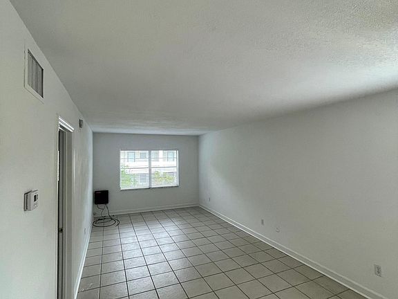 5th image of 2817 W Horatio St APT 8