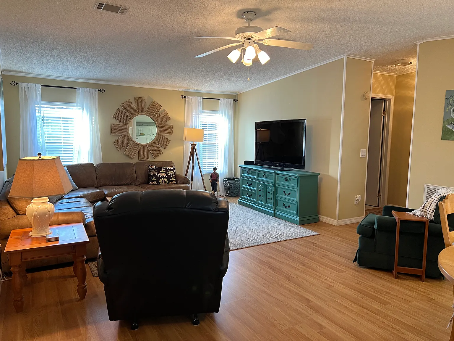 33 Pelican Dr E — Photo 3