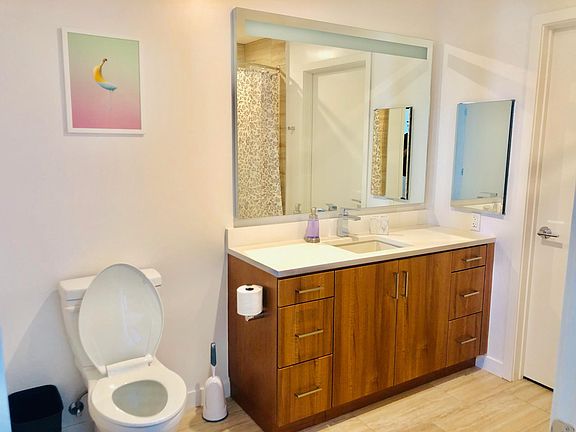 5th image of 330 Park Blvd #909