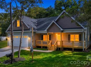 162 4th St NE, Taylorsville, NC 28681