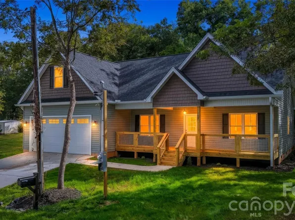 162 4th St NE, Taylorsville, NC 28681