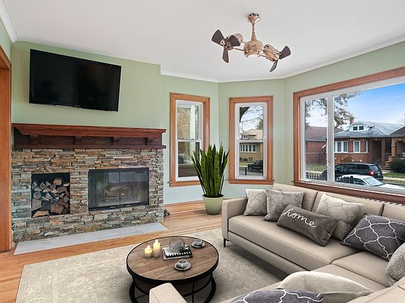 2nd image of 5422 N Lynch Ave