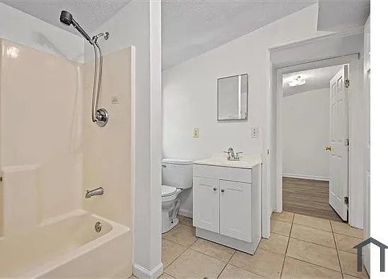 2 bed, 700 sqft, $1,500 — Photo 2