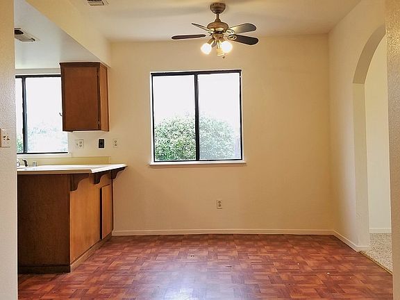 5th image of 2092 Parker Pl