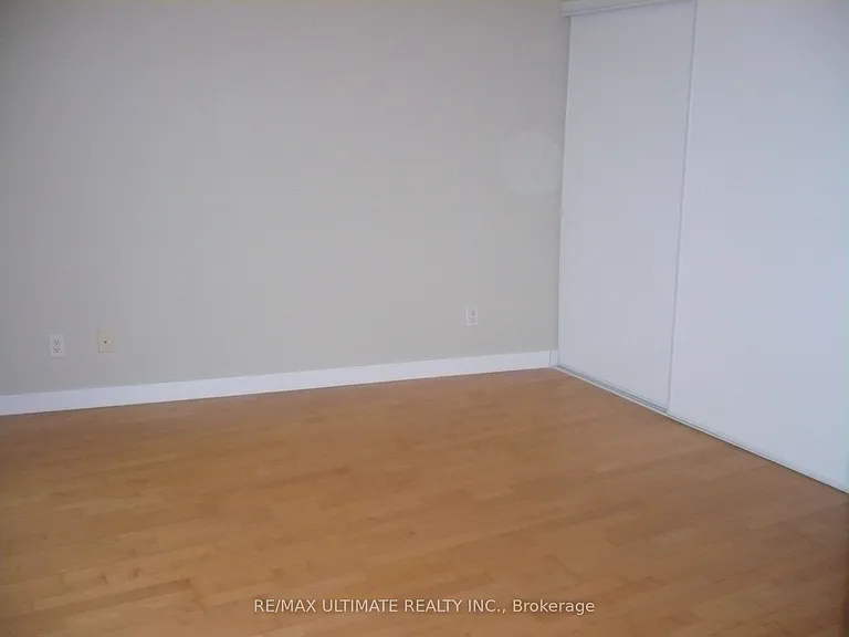 1375 Dupont St #312 — Photo 8