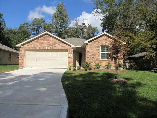 1st image of 10 Shady Oak Ln
