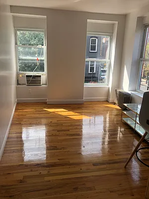 Rented by Melissa Conanan, LREB | media 7