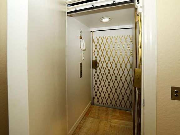 Home For Sale In Broken Sound