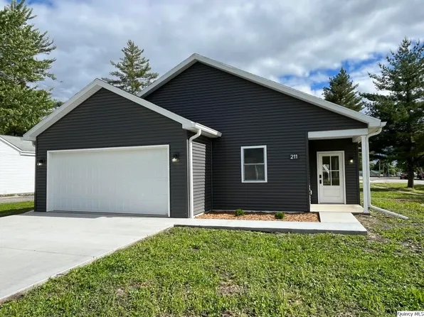 211 W Prairie St, Camp Point, IL 62320