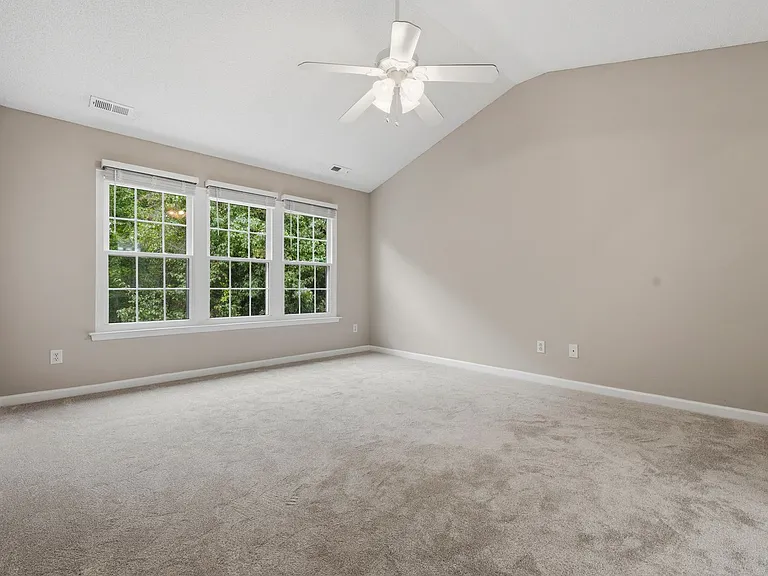 405 Grassy Point Rd — Photo 10