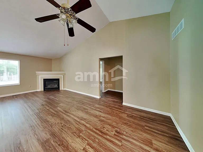 545 Foxglove Ct — Photo 9