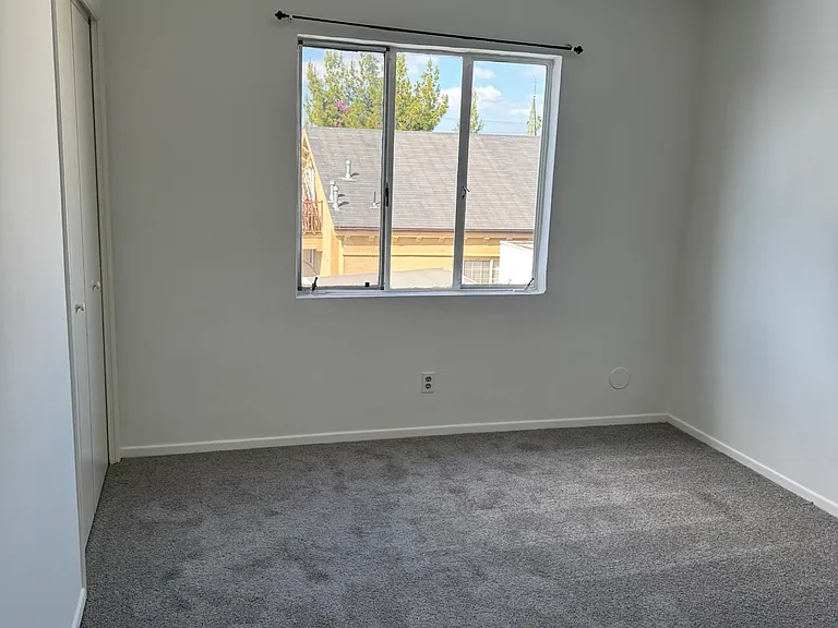 922 Centinela Ave #5 — Photo 5