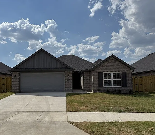 4 bed, 1567 sqft, $2,100 — Photo 1
