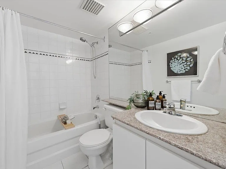 1189 Howe St #2409 — Photo 16
