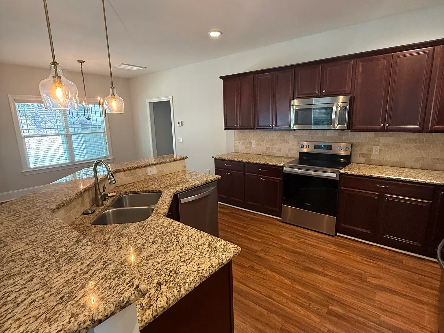 3 bed, 1650 sqft, $2,200 — Photo 3