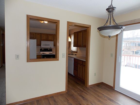 2nd image of 2412 Crestmount Ln