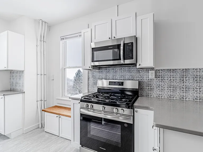 496 Dorsey Ave #2 — Photo 6