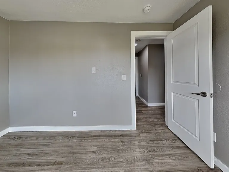 1105 S Woodlawn St #1 — Photo 22
