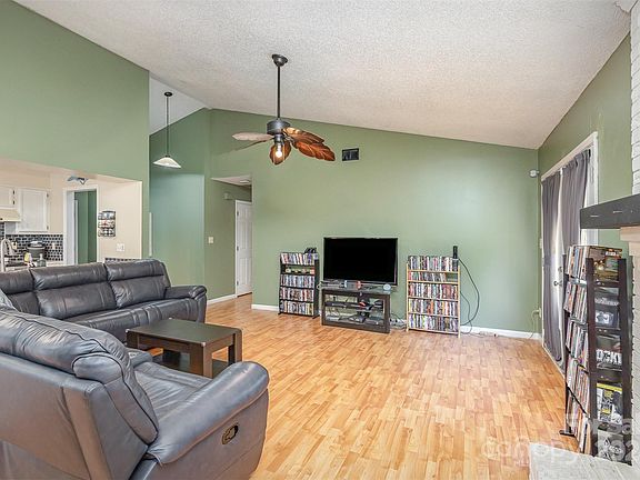 5th image of 2114 Hedgelawn Dr