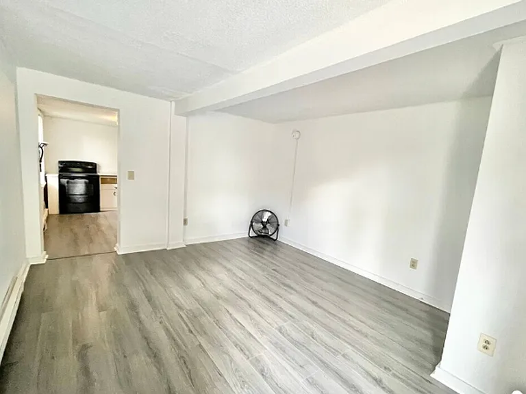 38 Sherman St - Lakefront Living, Right in the Heart of Burlington — Photo 11