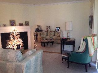 127 Mockingbird Ct, Three Bridges, NJ 08887