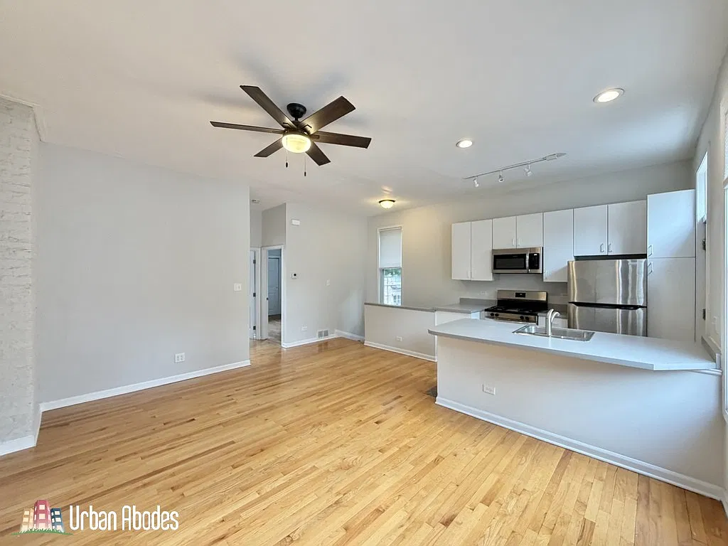 2 bed, 900 sqft, $2,450 — Photo 2