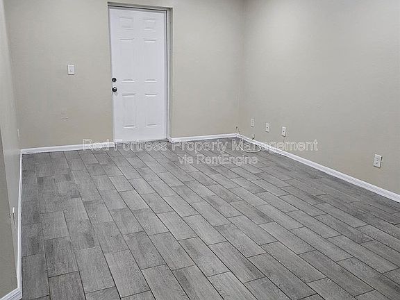 5th image of 4514 Leonard Blvd S