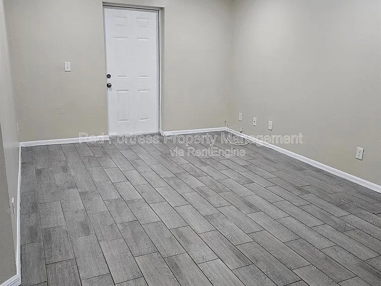 4514 Leonard Blvd S — Photo 5