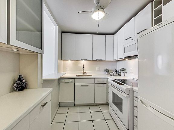 4th image of 1460 N Sandburg Ter APT 308A
