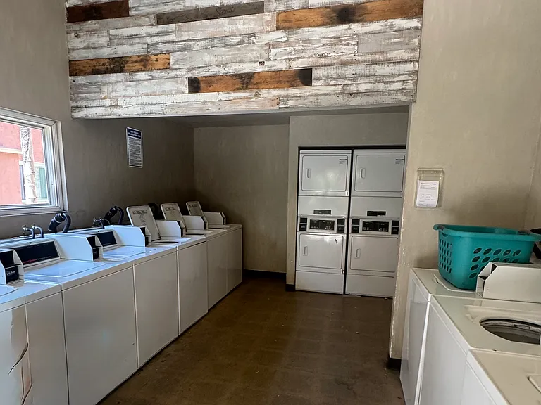 Amberwood Garden Apartments — Photo 15