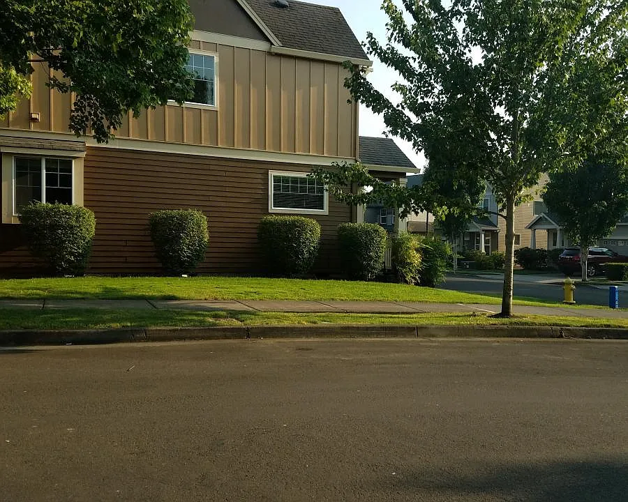 1048 SE Wenlock Ave