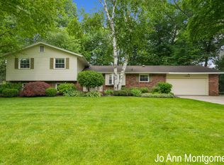 16256 Suffolk Dr, Spring Lake, MI 49456