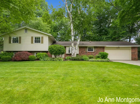 16256 Suffolk Dr, Spring Lake, MI 49456