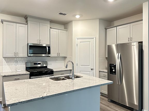 3rd image of 3884 Holland Grove Rd