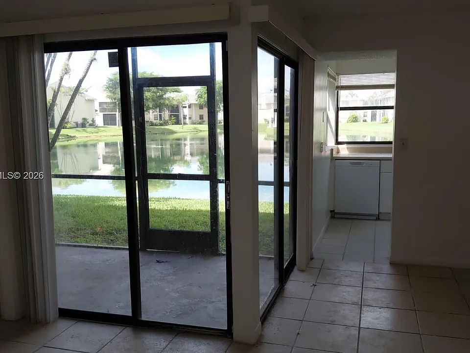 820 N Franklin Ave #820J