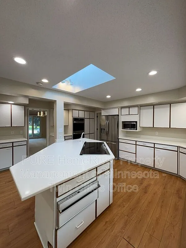 4 bed, 4.0 bath, 3260 sqft, $4,400 — Photo 1