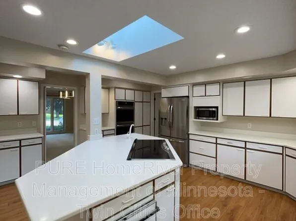 7420 Hyde Park Cir, Edina, MN 55439